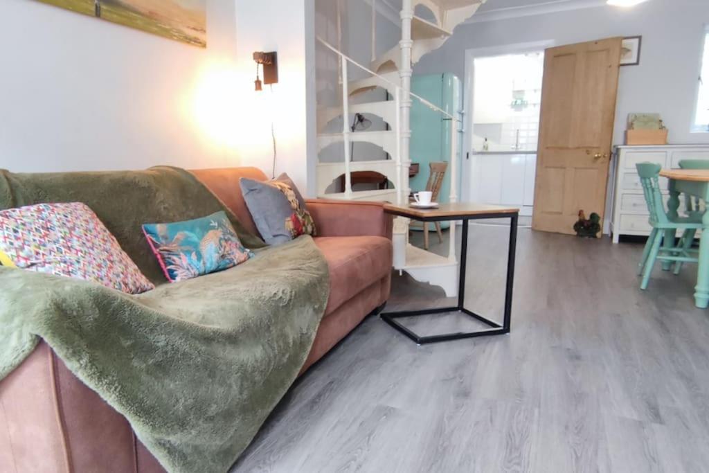 Windsor Cottage: Cosy, Charming, Full Of Character Dış mekan fotoğraf